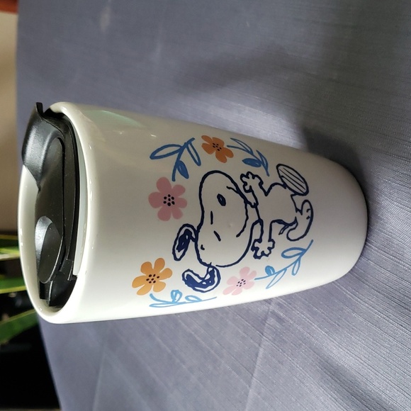 Snoopy with Flowers ceramic Travel Mug with Black Lid. Peanuts. - Picture 1 of 5